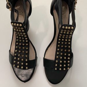 VINCE CAMUTO GLADIATOR T-STRAP GOLD STUDS 7.5 SHOE